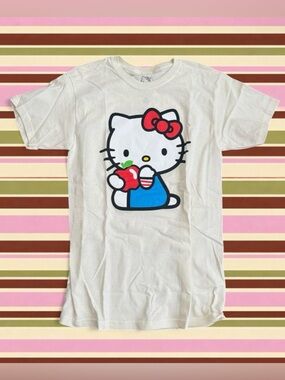 Hello Kitty Apple Cotton T-Shirt
Size: Small
#hellokitty #kawaii